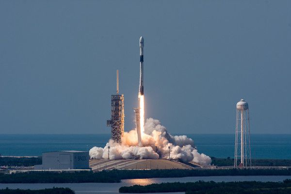 SpaceX запустила ракету з багаторазовим ступенем. Ступінь вирішили не повертати на землю.