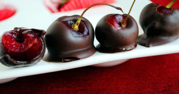ромова черешня в шоколаді: десерт для дорослих з градусом