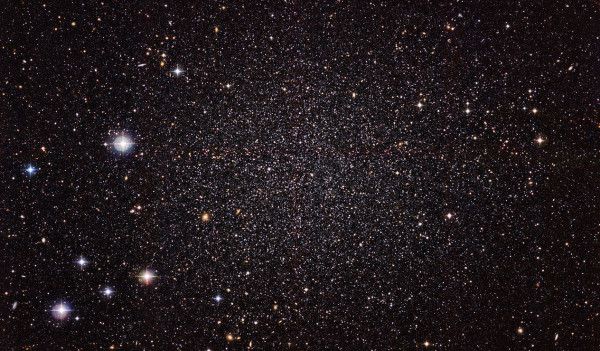Астрономи виявили шість нових галактик, в яких немає зірок. Темна галактика — гіпотетичний об'єкт галактичних розмірів, який містить дуже мало або зовсім не містить зірок.