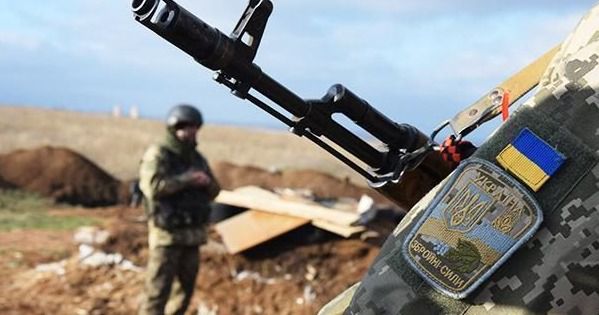 У штабі ООС спростували заяву "ЛНР" про розстріл маршрутки під Луганськом. В ООС заявили, що в селищі підірвали вибуховий пристрій сепаратисти.