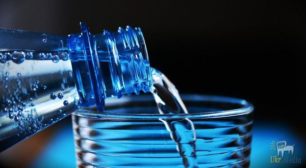Чим корисна вода для людини. Як реагує наш організм на нестачу рідини?