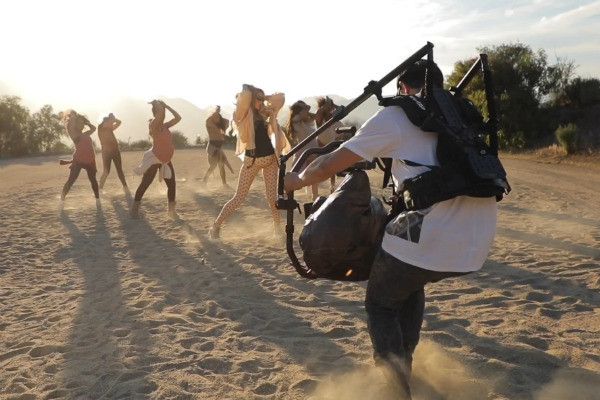 Лобода вивезла в пустелю 10 вагітних жінок і змусила їх танцювати: опубліковано фото і відео. Як знімався скандальний кліп Світлани Лободи.