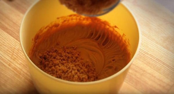 «Чоловічий ідеал», це саме те,що потрібно для наших чоловіків!. Домашній рецепт торта для любителів медово-горіхової нотки.