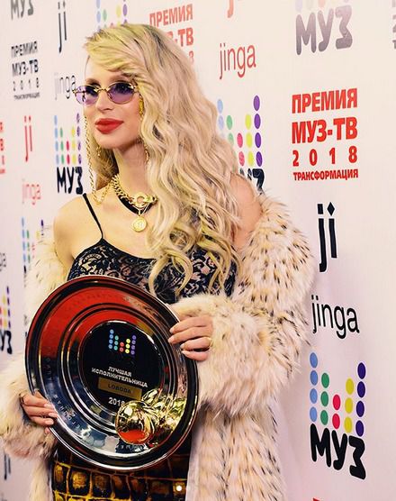 Популярна українська співачка стала найкращою виконавицею в Росії. Світлана Лобода отримала звання "Краща виконавиця року".