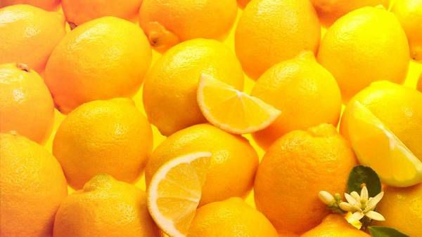 Медики розповіли, чим корисний лимонний сік. Ти не повіриш, але звичайний лимонний сік володіє чудовими властивостями!
