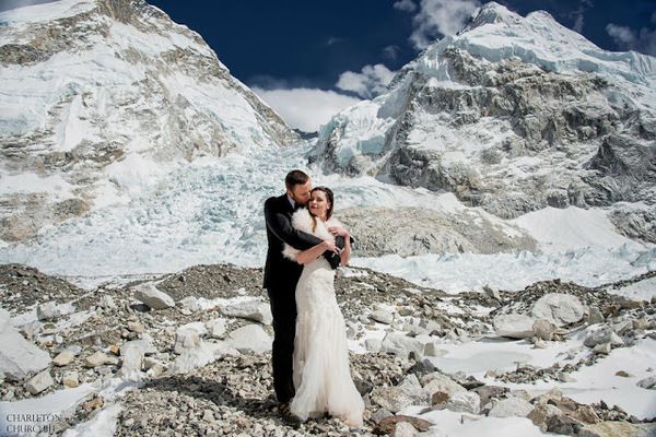 Ці двоє 3 тижні йшли на Еверест, щоб зробити там весільні фото. Вийшло нереально красиво..