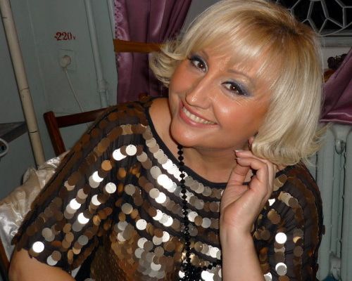 Українські лікарі розповіли про стан солістки групи «Фрістайл».  Вже 10 днів відома співачка перебуває між життям і смертю.