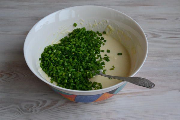 Сирні млинці з зеленою цибулею. Пропоную приготувати дуже смачні, ситні, швидкі і прості в приготуванні млинці.