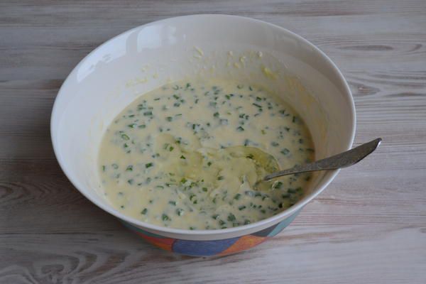 Сирні млинці з зеленою цибулею. Пропоную приготувати дуже смачні, ситні, швидкі і прості в приготуванні млинці.