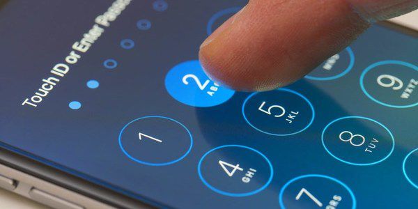 Apple зробила подлянку поліції і хакерам. Компанія Apple додала в iOS 12 функцію, яка робить неможливим злом смартфона.