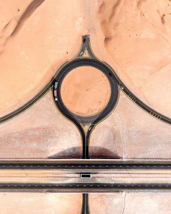 Пустеля перемагає цивілізацію: ось як відбувається поглинання міст пісками (Фото). Фотографії про те, як іноді виглядають дороги в пустелі.