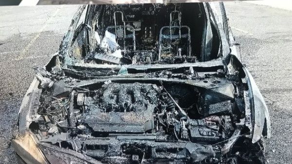 У США смартфон спалив автомобіль. Інцидент стався під час руху.