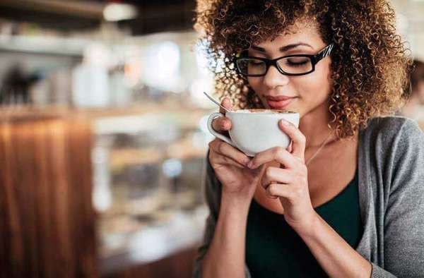 Дізнайтесь як звичка пити каву заважає вам схуднути. Це просто неймовірно, але кава є причиною того, що ви не можете схуднути.