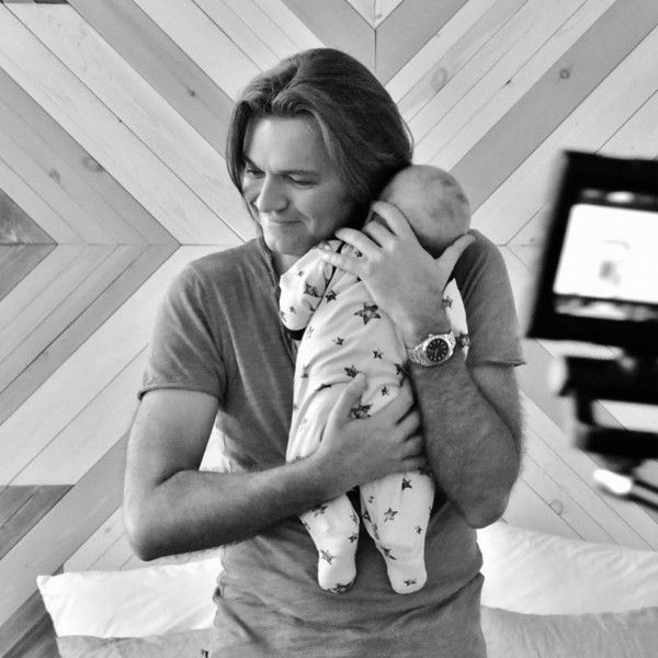 Ідеальний батько: Дмитро Маліков опублікував зворушливе фото з маленьким сином. Шанувальники засипали новоспеченого батька  коментарями.