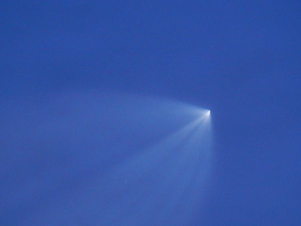 Жителі РФ обговорюють незвичайний слід в небі який залишила ракета «Союз-2.1 б». Супутник успішно вийшов на розрахункову орбіту.