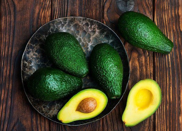 Як правильно вибирати і зберігати авокадо. Як вибрати оптимально стиглий плід, а також правильно зберегти цей фрукт, щоб рештки були не менш смачними.