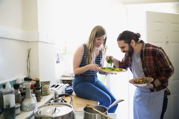 Досдники виявили, що якщо ваша половинка не ділиться з вами їжею, це поганий знак. Цікавий погляд на відносини у парі.