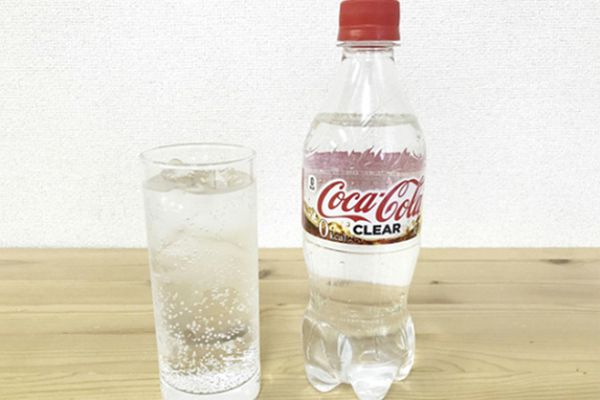 Яка на смак прозора кока-кола. У Японії тепер можна спробувати абсолютно прозору кока-колу.