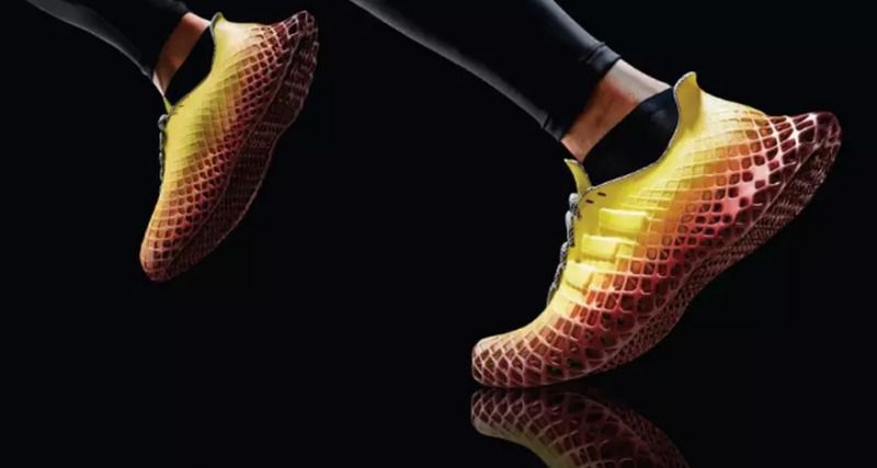 Американський дизайнер створив кросівки, які заважають бігати. Американський дизайнер Ааріш Нетарвала розробив для Adidas кросівки, які імітують біг по піску.