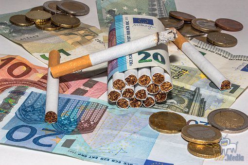 Алкоголь і тютюн в Україні знову дорожчають. Підвищення роздрібної ціни на алкоголь і цигарки пояснюють дисбалансом цін в Україні та Євросоюзі.