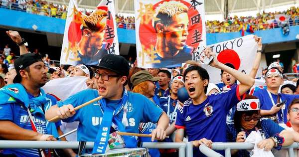Японські фанати вразили світ: прибрали за собою на стадіоні!. Особлива нація.