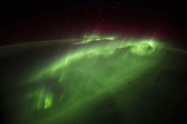 15 фото Землі з космосу, занадто крутих, щоб їх ховати. Поки ми проживаємо свої земні життя і якщо десь і літаємо, то тільки в хмарах, простір космосу борознить Міжнародна космічна станція.