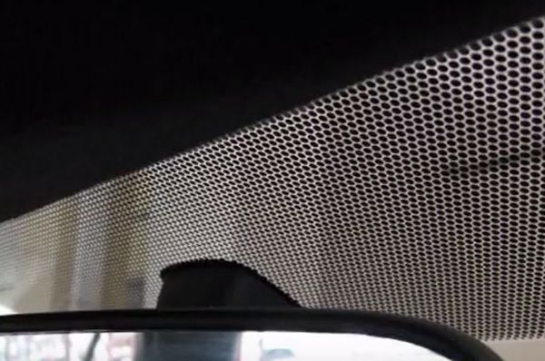 Для чого на вікнах автомобілів потрібні маленькі чорні крапки. Швидше за все, ви і не задумувалися про маленькі чорні точки по краях автомобільних вікон.