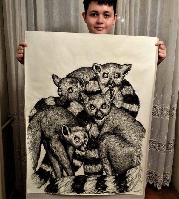 15-річний хлопчик з пам'яті створює малюнки тварин, при цьому найбільше в них вражає їх деталізованість. Хлопець не пам'ятає, яку істоту він намалював першою, але його батьки кажуть, що це був кіт.