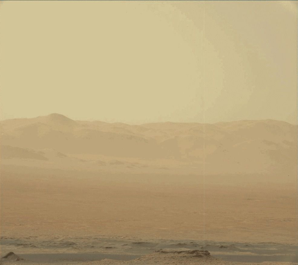 NASA опублікувало знімки пілової бурі на Марсі. Пилова буря охопила більшу частину Червоної планети.
