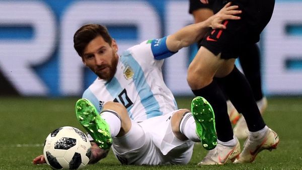 Провал Мессі в матчі з Хорватією - Аргентина була приречена. Вчорашнє фіаско Аргентини, розгромленої Хорватією, стало, мабуть, головною сенсацією чемпіонату світу 2018. Навіть поразка збірної Німеччини в першому турі групового раунду від мексиканців (0:1) виглядає менш епічним, ніж вчорашній провал "біло-блакитних".