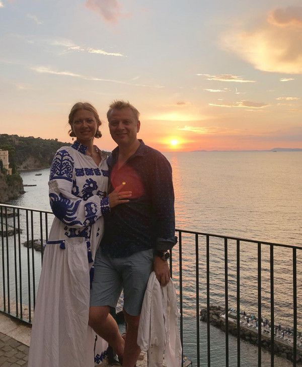 Рідкісний кадр! Тетяна Литвинова поділилася романтичним фото з чоловіком. Зараз популярна телеведуча з чоловіком відпочиває в Італії.