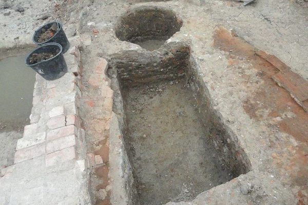 У Калінінграді археологи виявили старовинні гончарні печі. Фахівці припускають, що 300 років тому на березі Нижнього озера функціонувало велике виробництво.