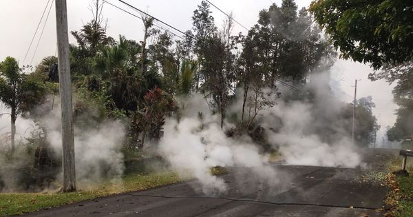 Величезні палаючі тріщини розривають Гаваї на частини. На даний момент учені не можуть точно спрогнозувати подальший розвиток подій.