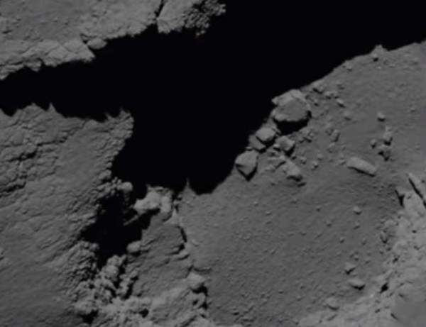 Останні знімки з космічного апарату Розетта перед зіткненням з кометою. Апарат Розетта був запущений в космос в 2004 році і після 10-річного польоту досяг комети 67P/Чурюмова-Герасименко, на орбіті навколо якої пропрацював два роки.