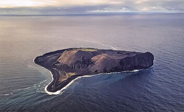 Острів, на який нікому не можна ступати, і який не існував до 1963 року. Дивний острів, котрий був утворений природнім шляхом.