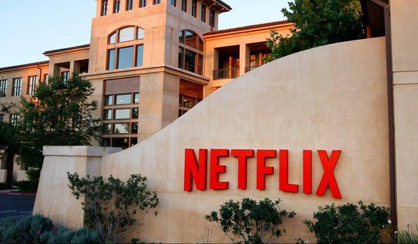 Ніяких службових романів. Netflix заборонила співробітникам дивитися один на одного довше 5 секунд.