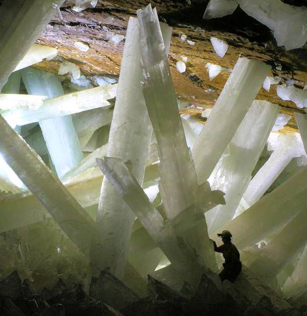 Кришталева печера в Мексиці. Куева-де-лос-Кристалес в Мексиці - це печера, заповнена гігантськими кристалами.