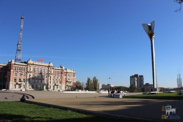 Паніка в Ростові-на-Дону. 16 готелів провели масову евакуацію. У Ростові-на-Дону були евакуйовані мешканці 16 готелів та ресторанів після того, як невідомі повідомили правоохоронним органам про замінування будівель.
