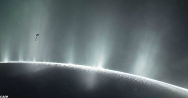 На супутнику Сатурна знайшли доказ того, що інопланетяни існують!. Там під кригою виявився дуже дивний океан...