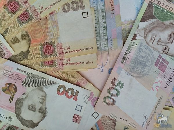 "В Україні немає грошей на збільшення мінімальної зарплати", – Рева. На думку міністра, є кілька варіантів, де знайти гроші.
