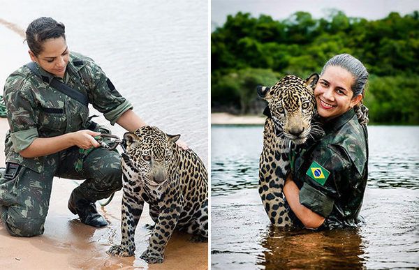 Ви такого ще не бачили! Ручний ягуар солдат бразильської армії. Дуже мило!