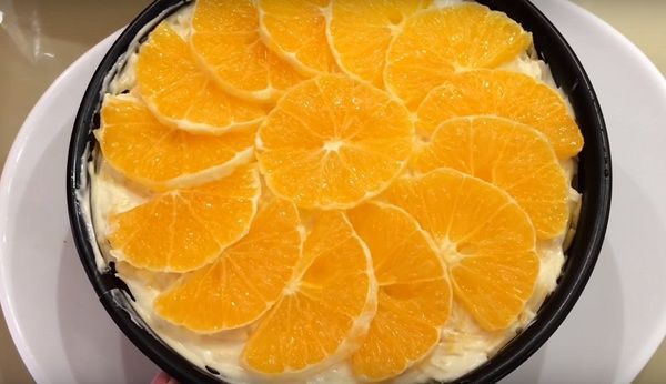 Побалуй улюблених смакотою: Салат «Француженка» з апельсином. Дуже яскравий смак.