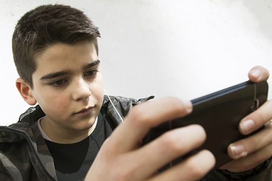 11-річний хлопчик включив роумінг та роздав інтернет друзям. Рахунок - $ 7500. Батьки школяра з білоруського міста Дзержинськ в розпачі і не знають, як погасити борг перед мобільним оператором.