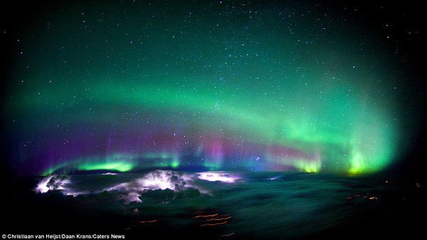 Від шторму до північного сяйва: вражаючі фотографії, зроблені пілотом з кабіни літака. Неймовірна краса.