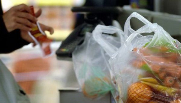 Австралія офіційно заборонила пластикові пакети. Відтепер магазини чотирьох з шести австралійських штатів будуть штрафувати за використання таких пакетів.