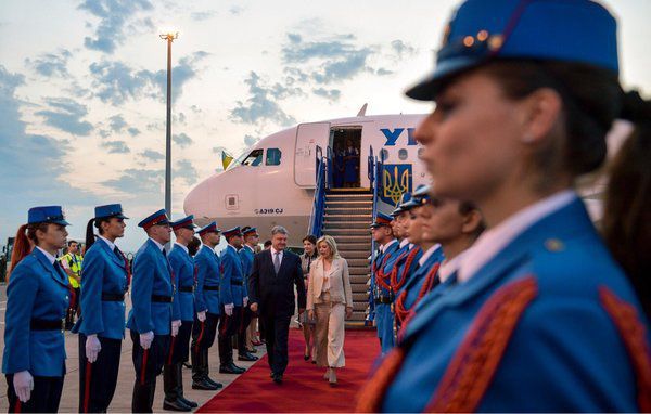 Президент України прибув з офіційним  візитом у Сербію. Петро Порошенко на запрошення Олександра Вучича вирушив до Сербії з офіційним візитом.