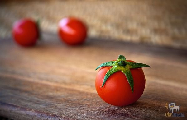 Як правильно використовувати помідор, щоб позбутись шрамів від акне. Природній рецепт, що дійсно допоможе впоратись із проблемою.