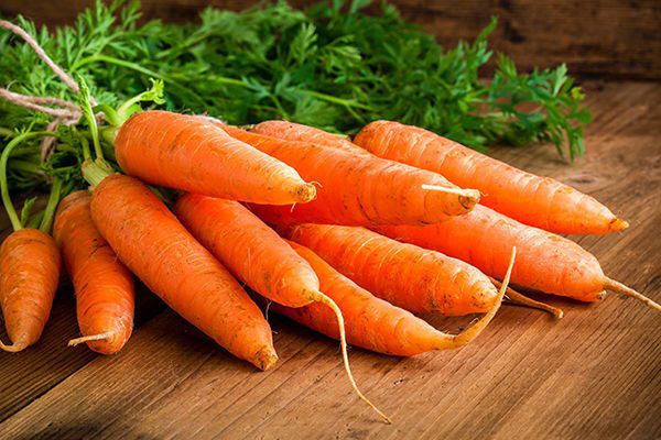 В Україні морква вже подорожчала до 50 гривень. Споживачі змушені купувати овоч поштучно.
