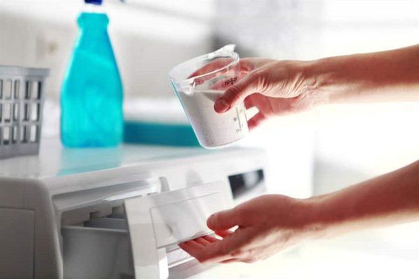 3 поради, як почистити пральну машину.     Часи ручного прання канули в небуття. На допомогу домогосподаркам прийшли пральні машини, які і замочат, і виперуть. і відіжмуть.