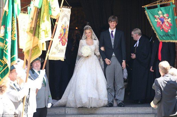 Німецький принц одружився на росіянці і втратив все.. Вийти заміж за принца — чи не про це мріє кожна дівчинка?